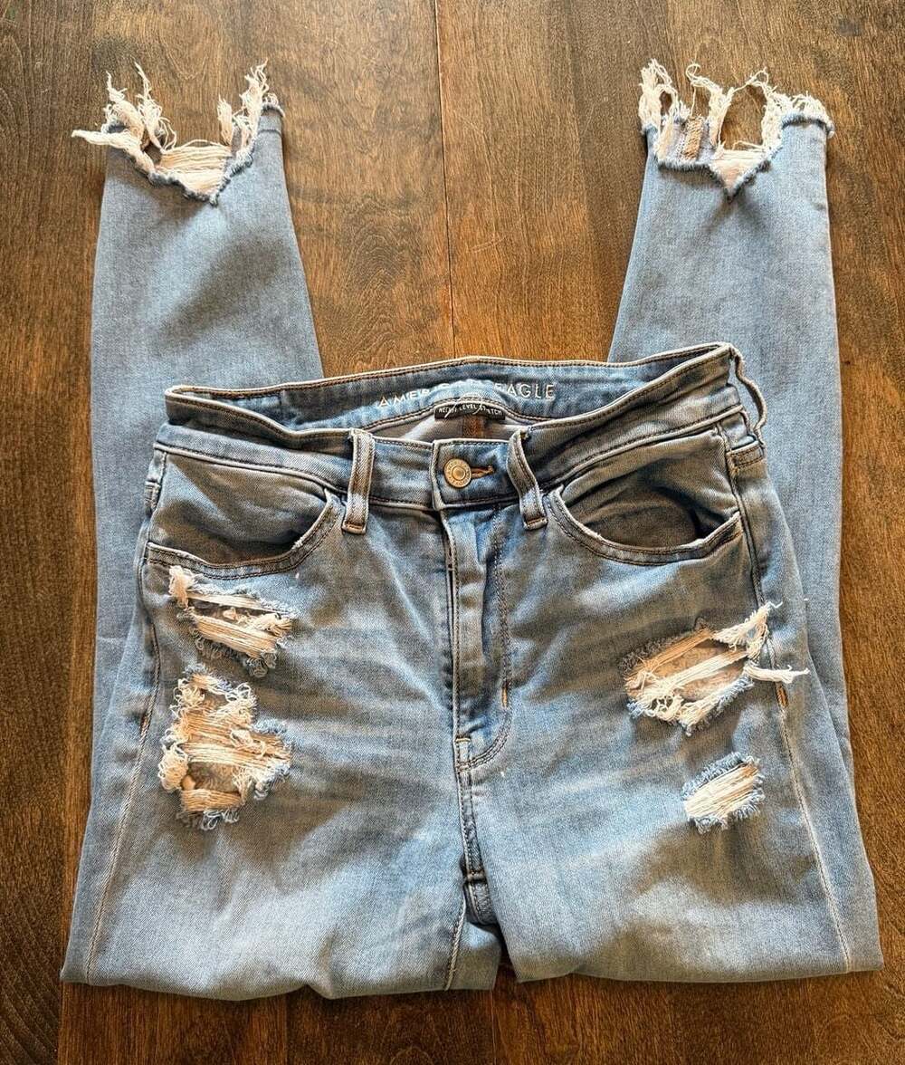 American Eagle Next Level Stretch Mom Jeans Size 6 Short Distressed